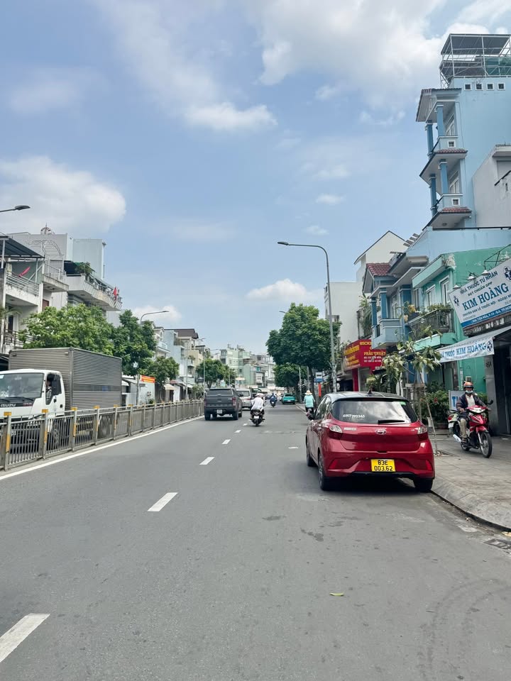 Nhà Q6 37.5m² 5.x tỷ - Hẻm ô tô thông, sổ hồng sẵn!