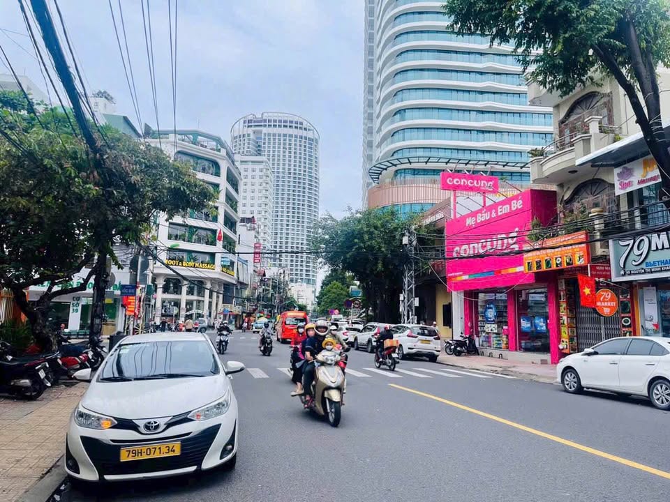 Đất mặt tiền Nguyễn Thị Minh Khai 220m² 62.7 tỷ - Sổ đỏ chính chủ