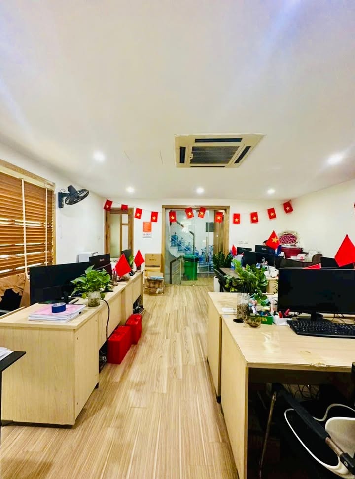 Nhà Phố Nguyễn Văn Huyên, Tây Hồ 50m² 8 Tầng - Vị trí đắc địa!