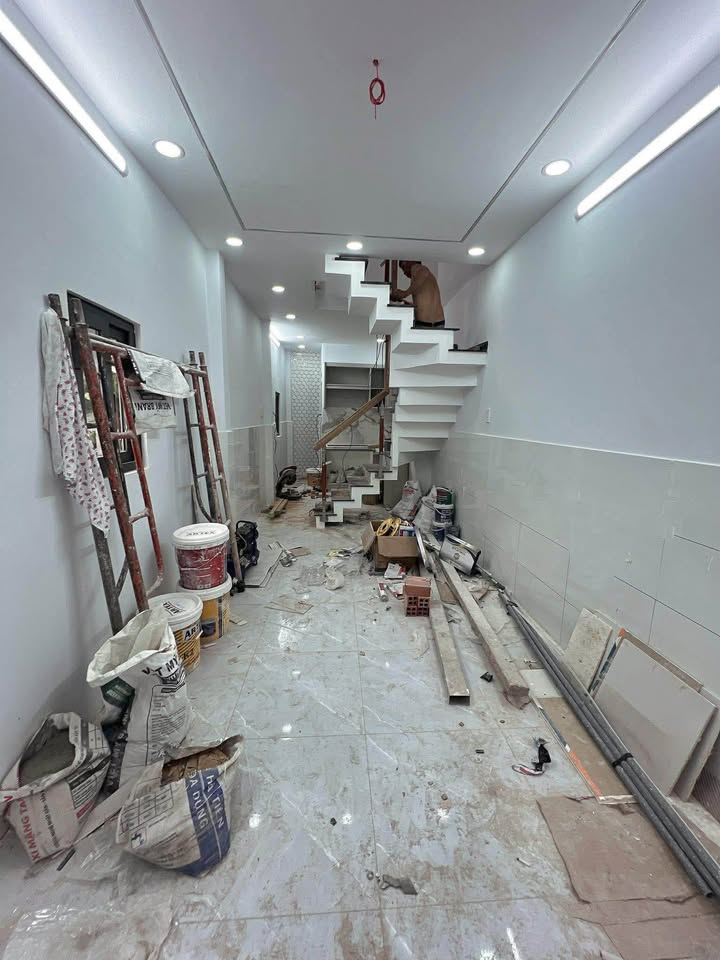 Nhà 27m² Tỉnh Lộ 10, Giáp Q6 - Sổ Riêng, 3.45 Tỷ