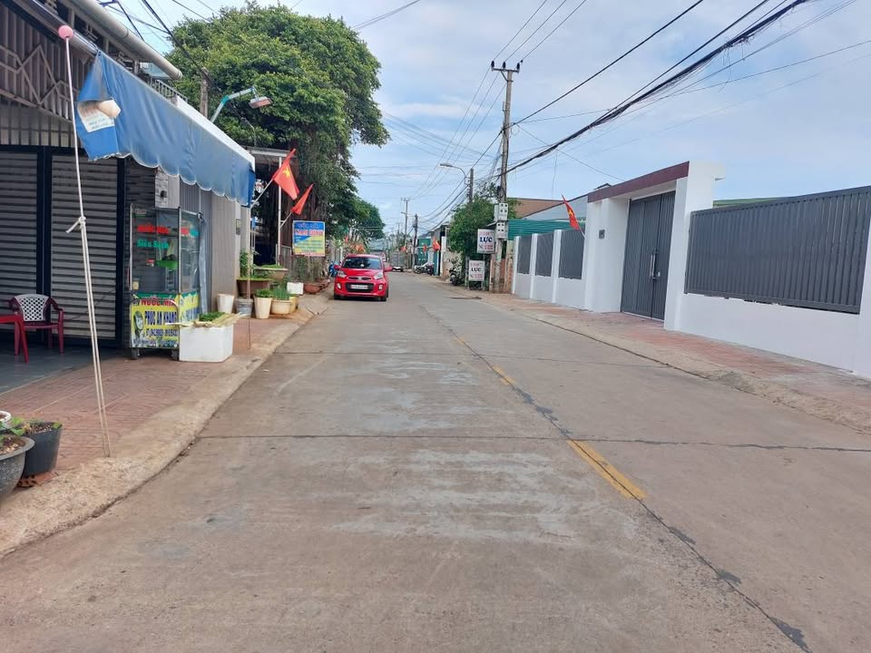 Đất Hẻm Vạn Xuân, BMT - 121m² Giá 2.25 Tỷ - Hướng Nam