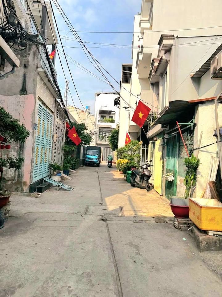 Nhà Riêng Quận Tân Phú 52m² giá 3.3 tỷ - Giá tốt hiếm có!