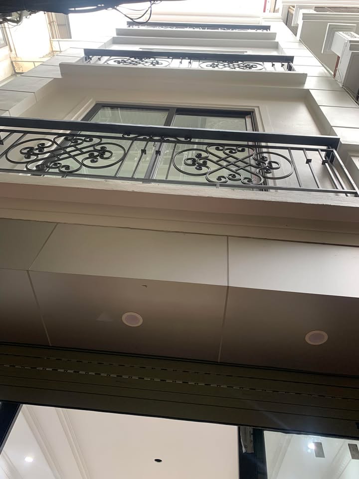 Nhà Phố 125m² 5 Tầng - Đoàn Thị Điểm, Đống Đa - Sổ Đỏ Vuông Vắn, Giá 6.8 Tỷ