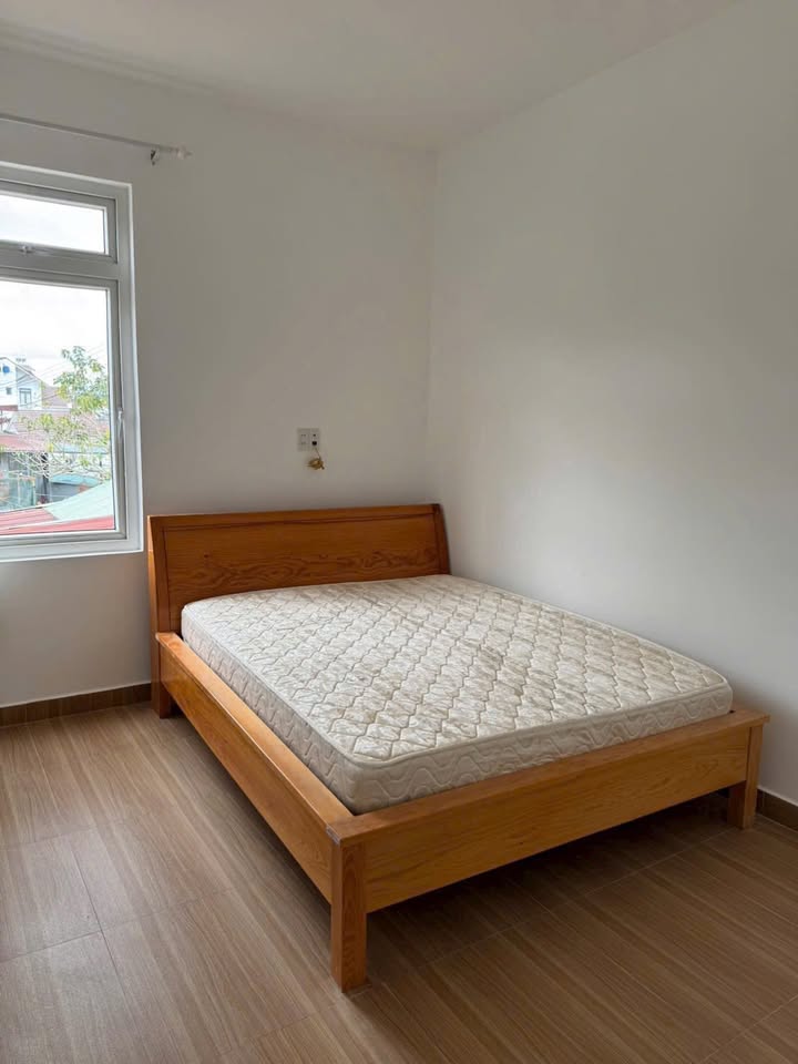 Cho thuê nhà P7 Đà Lạt 300m² - Sân rộng, Đậu ô tô, Kinh doanh tốt