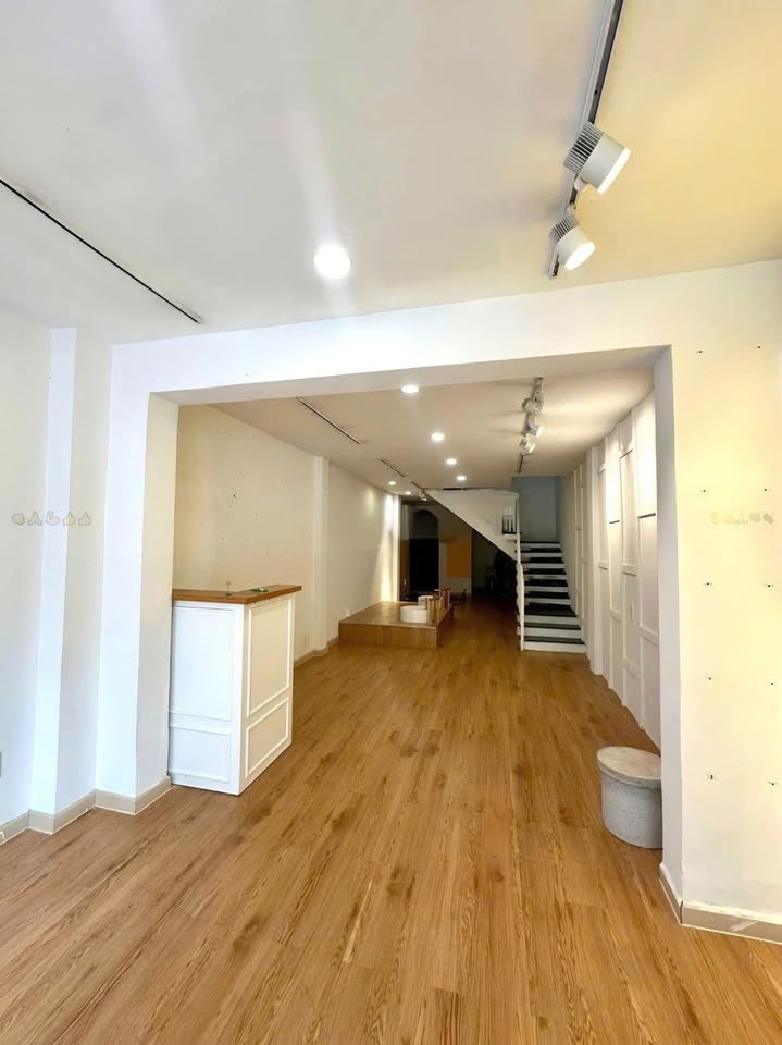 Cho thuê nhà mặt tiền Nguyễn Văn Nguyễn, Q1 - 60m², 3x Triệu - Kinh doanh đắc địa