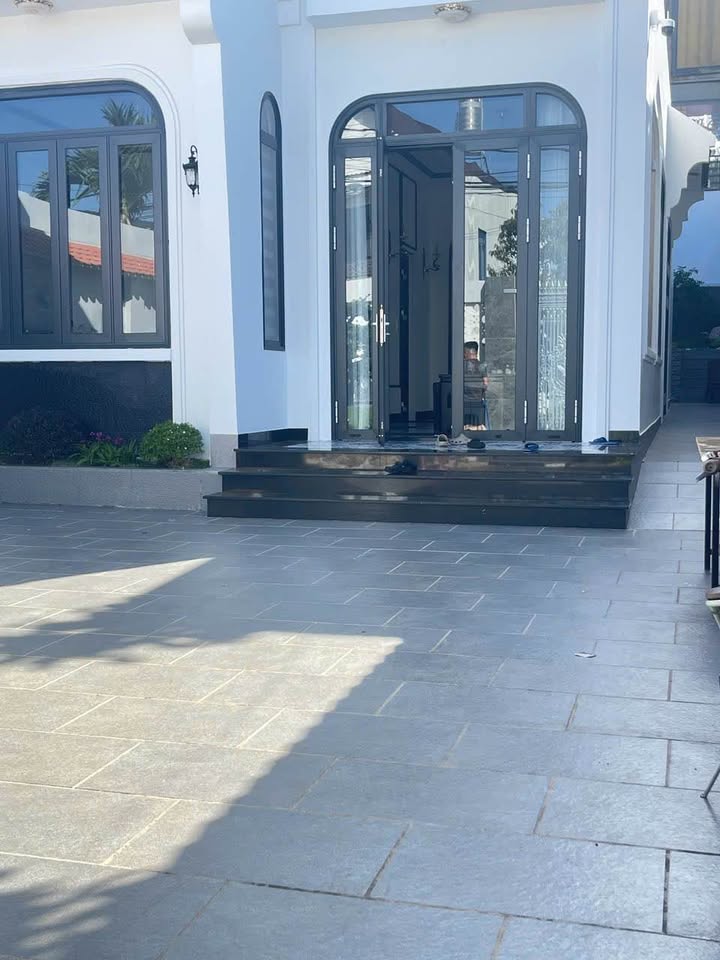 Biệt thự phố Bảo Lộc 240m² giá 6 tỷ - Vị trí đắc địa!