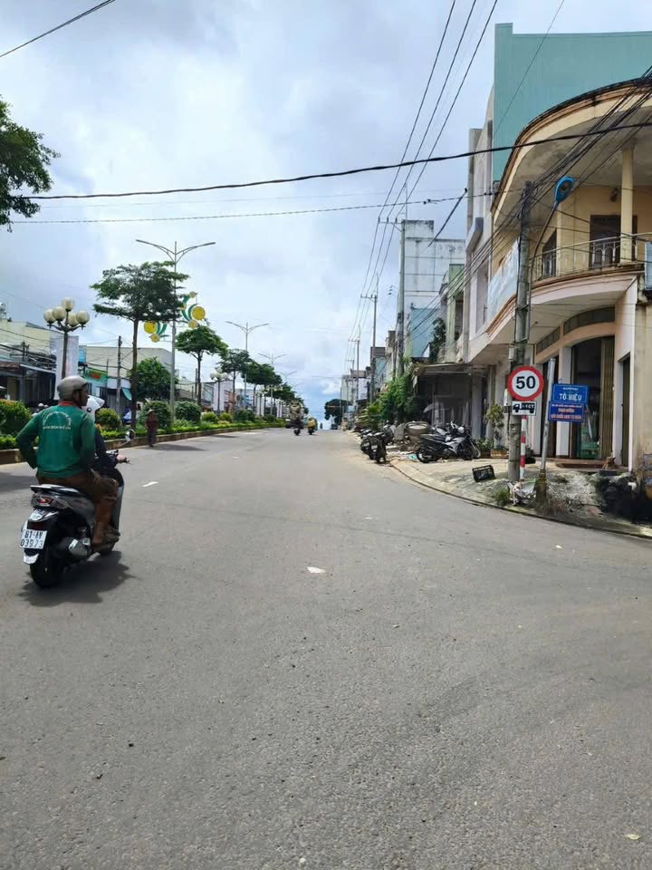 Đất nền Pleiku 125m² - Hai mặt tiền, đường 12m, kinh doanh tốt!