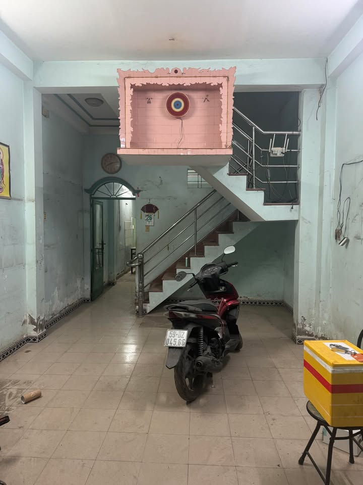 Nhà Kênh Chiến Lược Bình Tân - 4PN, 3 Tầng, Giá 7.5 Triệu/Tháng - Sẵn Ở