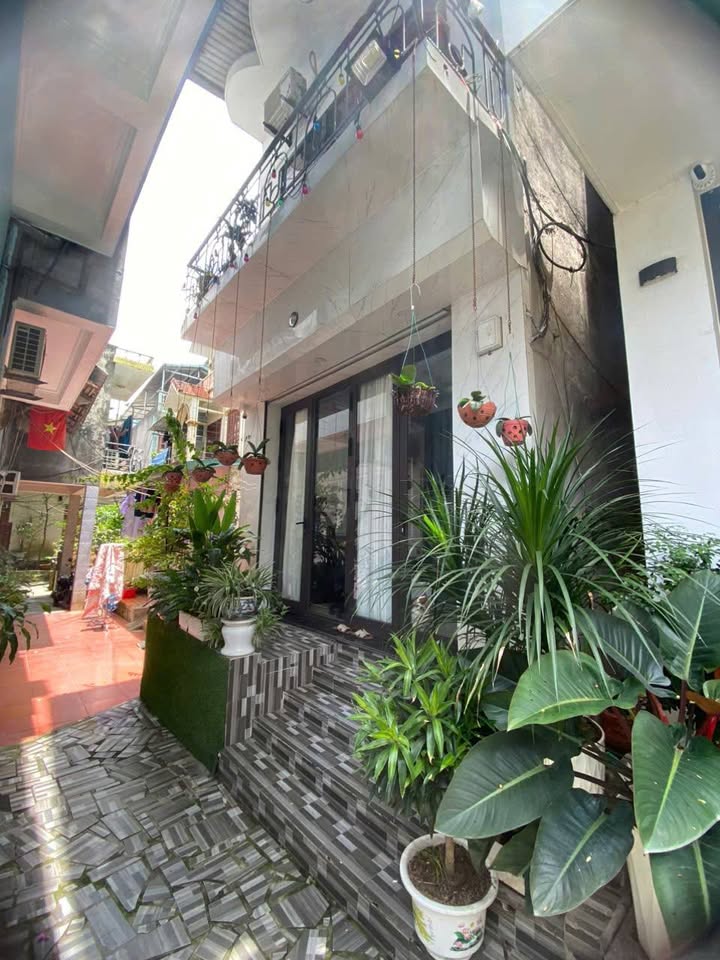 Nhà Riêng 2 Tầng Phố Hàng Than, Hồng Gai - Vị Trí Đắc Địa