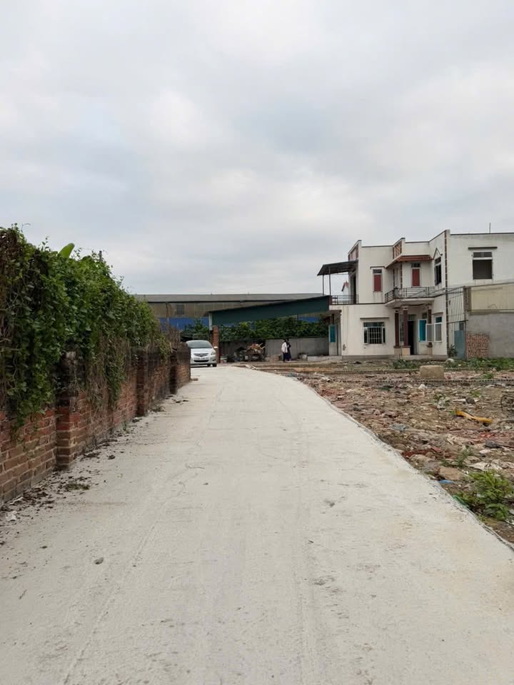 Bán Đất Tặng Nhà 2 Tầng Xuân Lạn, Việt Yên - 235m² Giá Nhỉnh 2 Tỷ