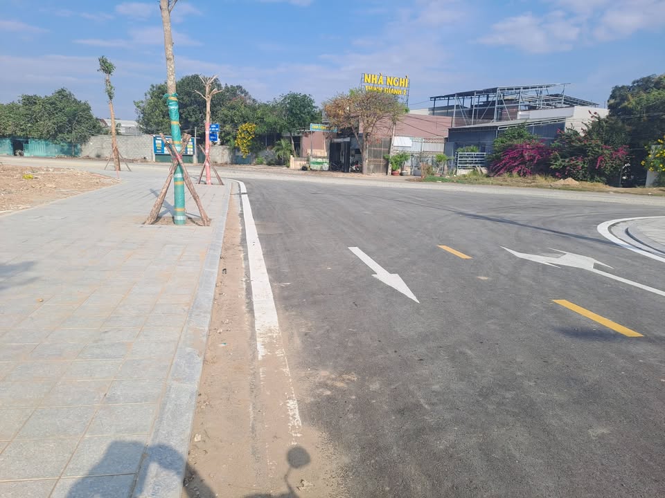 Đất nền Văn Giang 216m² - 2 mặt tiền, sổ đỏ trao tay!