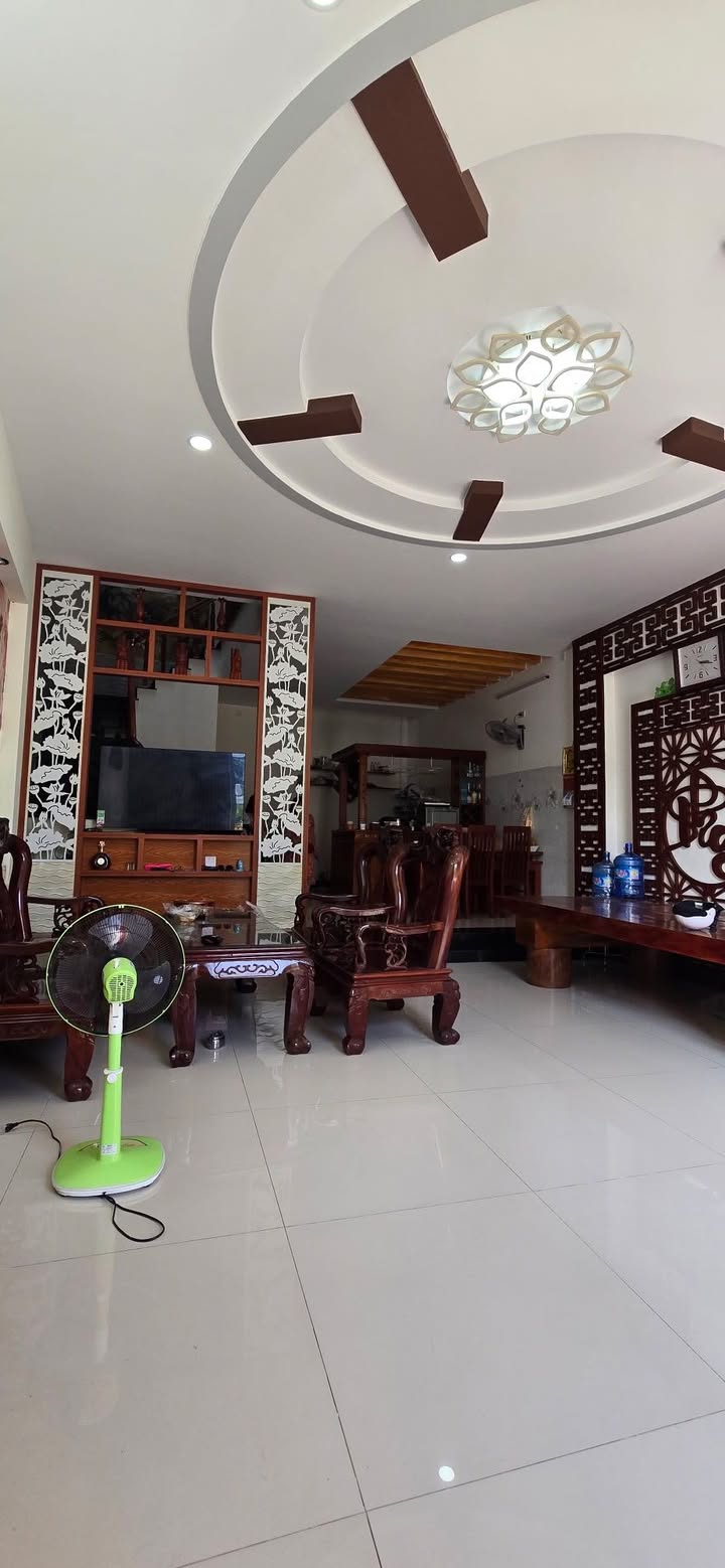 Nhà Đẹp 3 Mê Hoàng Văn Thái, Quy Nhơn - 100m² Sẵn Ở Ngay