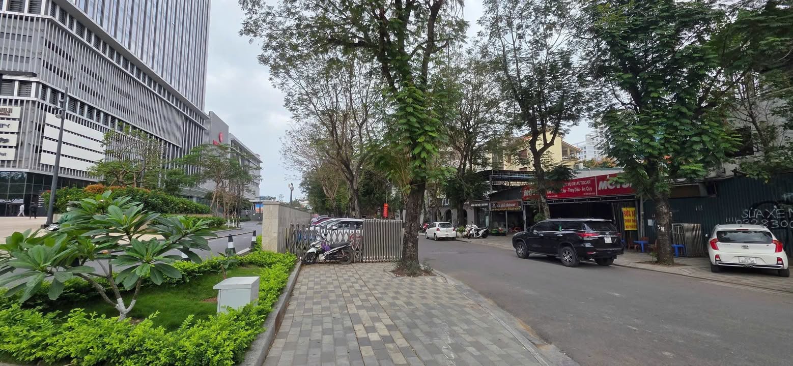 Bán Gấp Đất Vườn Đào 270m² - View Lotte Mall Tây Hồ, Giá Thỏa Thuận