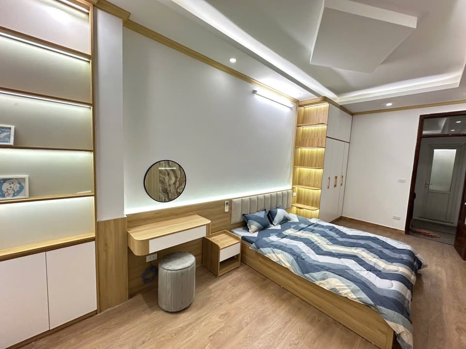 Cho thuê nhà 5 tầng Lĩnh Nam, Hà Nội - Hơn 1 triệu/người/tháng