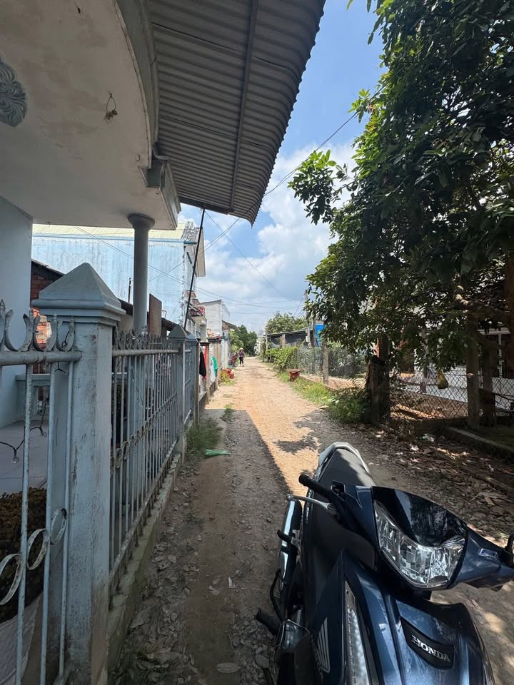 Nhà Nguyên Căn 144m² Gần Chợ Thanh Đức, Long Hồ - Giá 2.5 Triệu/Tháng