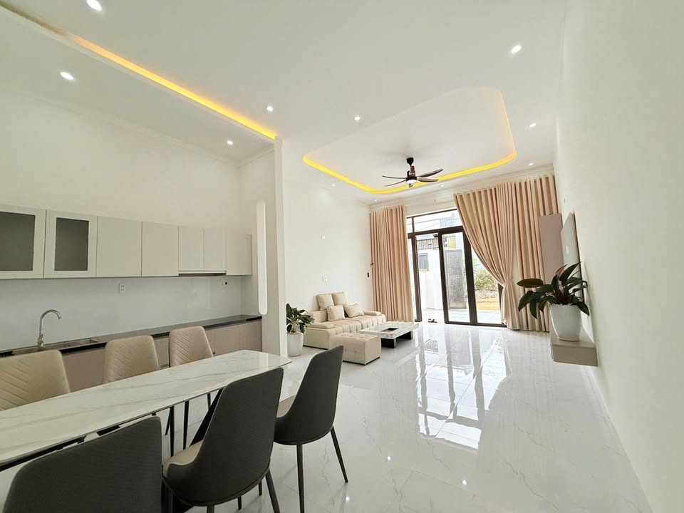Nhà Hẻm Đồi Thông Pleiku 120m² - Ô tô vào tận nhà, full nội thất!