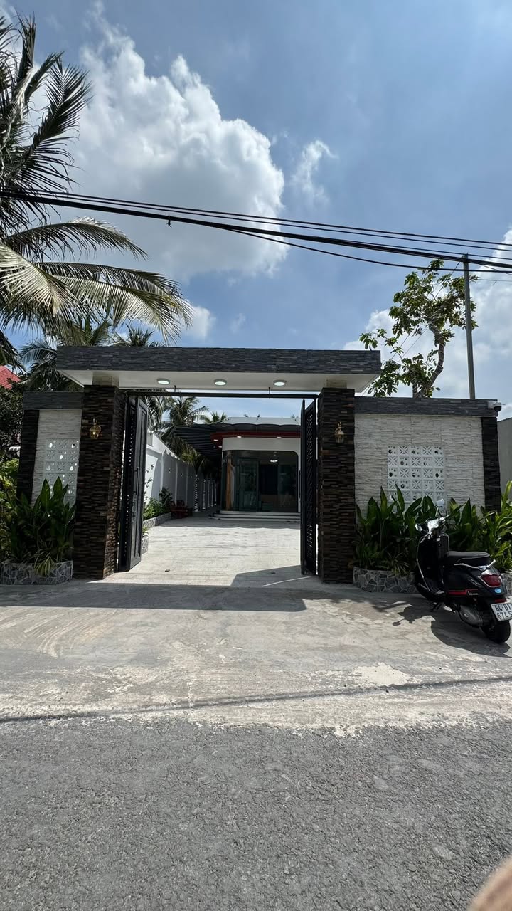 Nhà Phố Phước Hậu, Vĩnh Long 300m² - 5 Tỷ - Full Thổ Cư, Sân Đậu 5 Ô Tô