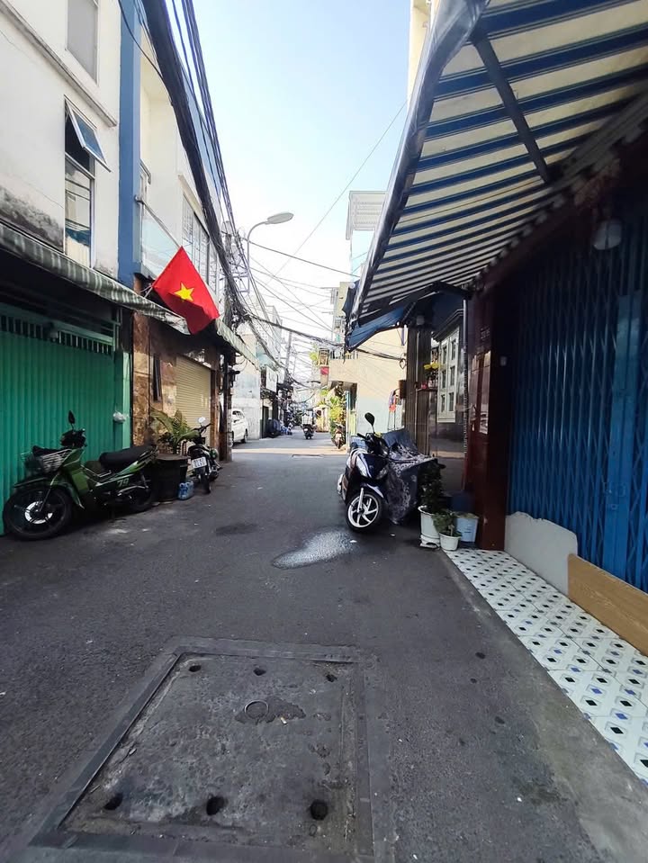 Nhà Phố 3 Tầng 12m² Sổ Hồng Giá 2.45 Tỷ Ngay Chợ Bình Tiên, Quận 6