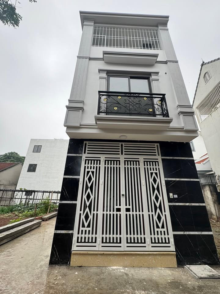 Nhà Góc 42m² Sát Thị Trấn Chúc Sơn - Giá 3.5 Tỷ