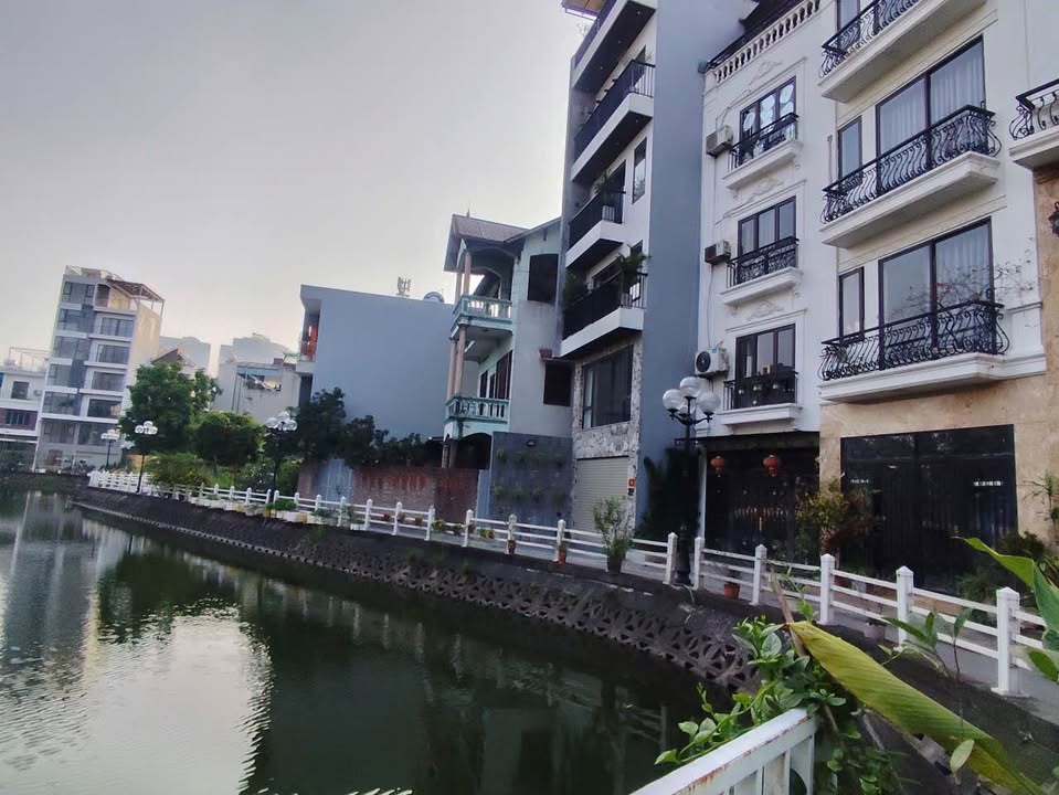 Bán Đất Ngọc Thụy 50m² - Ô Tô Vào Đất, View Hồ, Sổ Đỏ Vuông Vắn