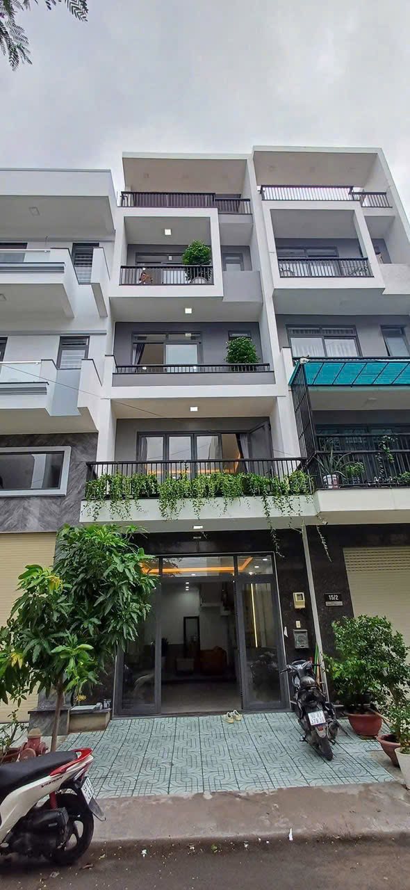 Nhà 4 Tầng 50m² Thạnh Lộc Q12 - 4PN, Ô Tô Đổ Cửa, Giá 6.88 Tỷ