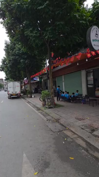 Mặt phố Lý Sơn, Long Biên - Kinh doanh đắc địa 90m², vỉa hè 5m, giá đầu tư