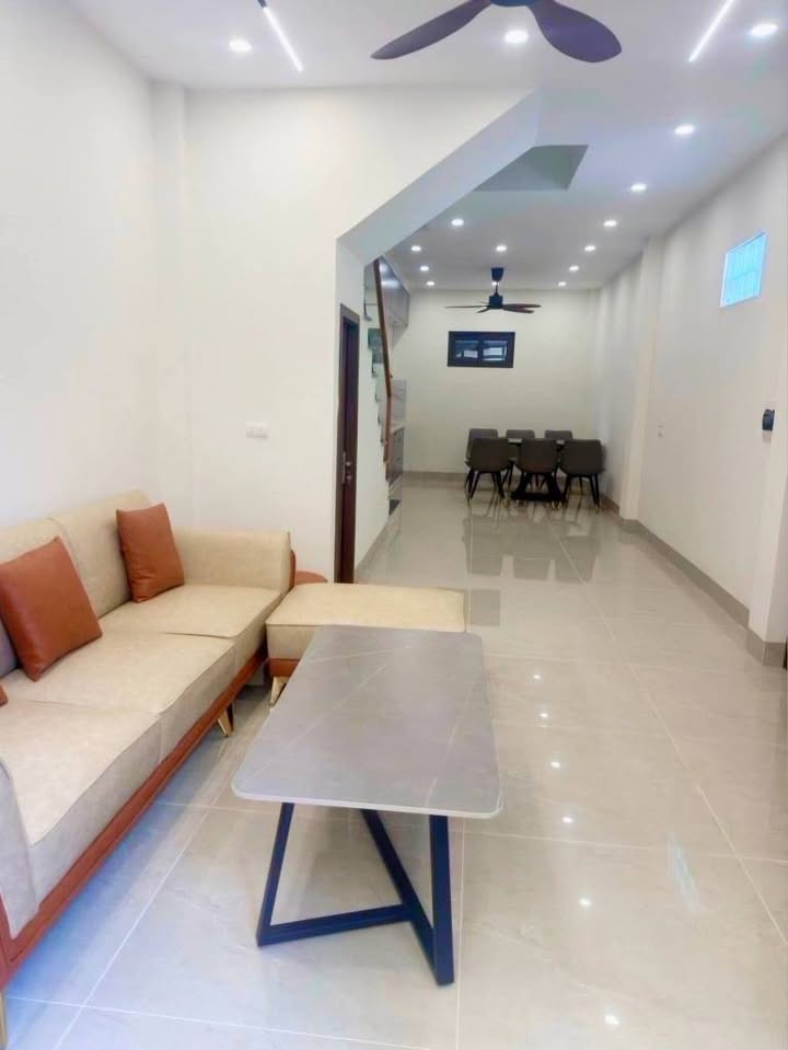Nhà riêng Sài Đồng 51m² 4PN - View hồ, ô tô cạnh nhà!