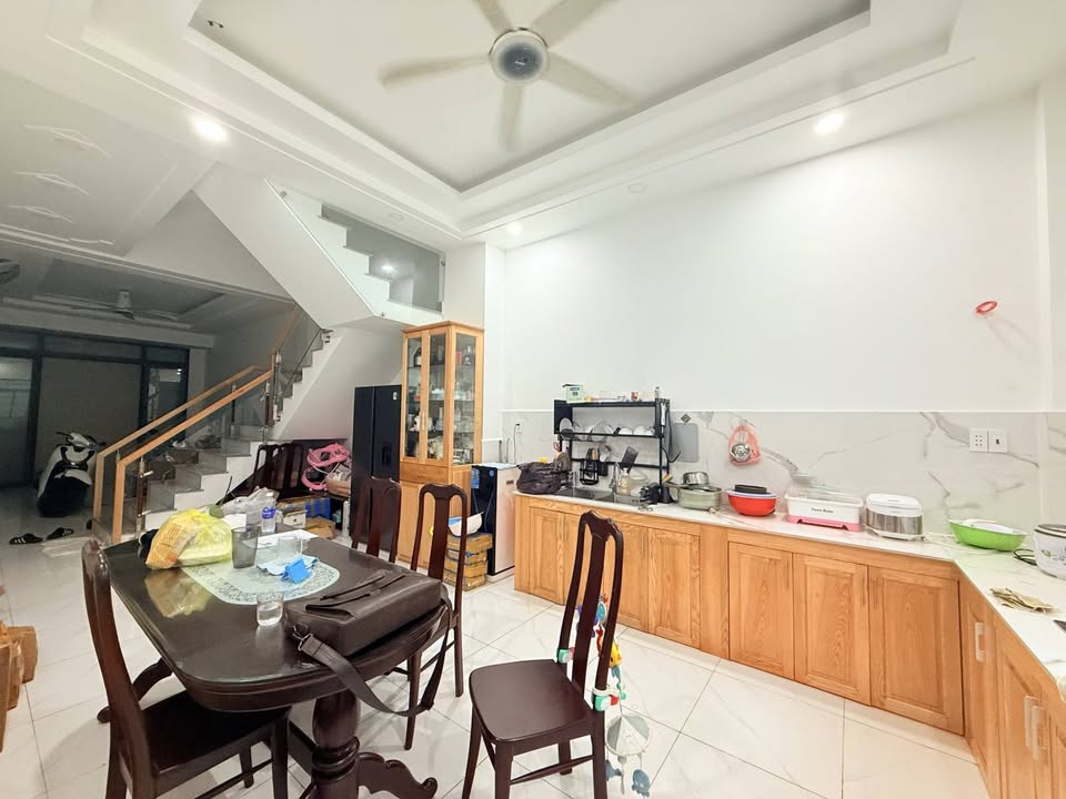 Nhà Riêng Bình Tân 67m² - Xe Hơi Ngủ Trong Nhà, Sẵn Sàng Ở Ngay!