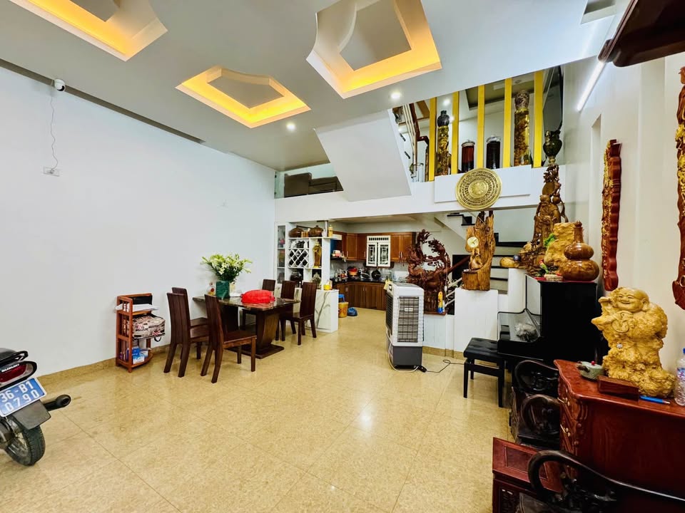 Nhà Nguyễn Văn Trỗi 50m² - Ngõ ô tô, sẵn sàng ở ngay!