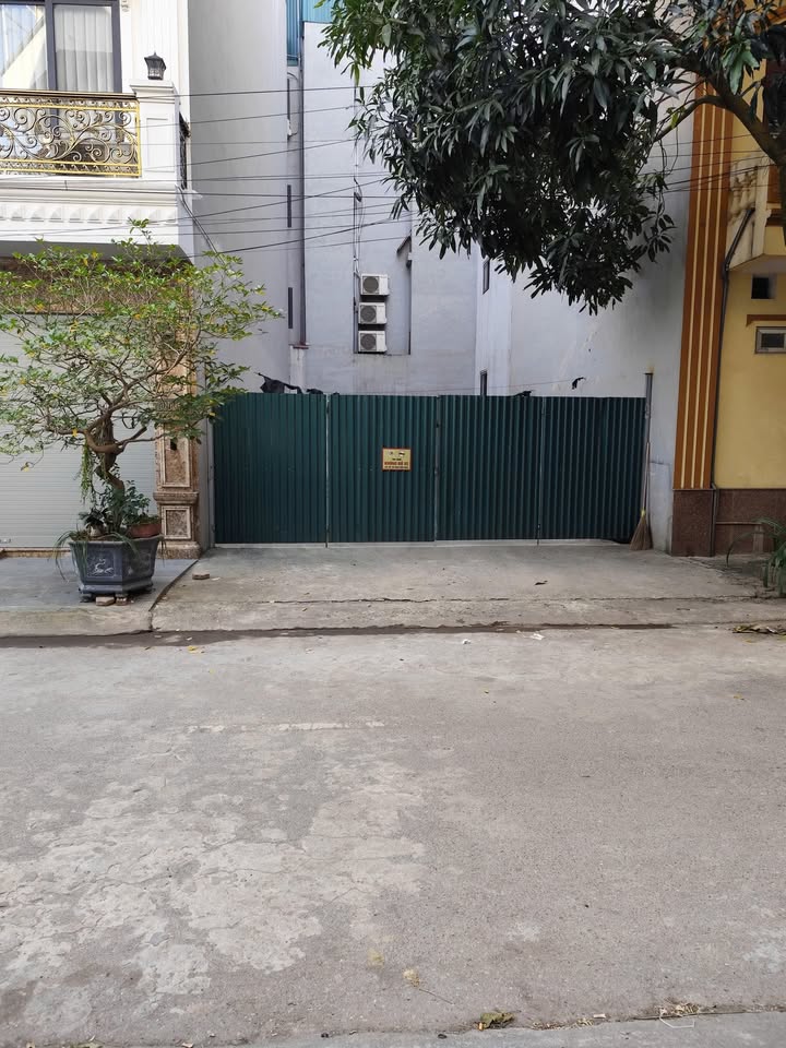 Bán Gấp Đất 100m² Mặt Tiền Lớn, Đường 6m - Trung Tâm Tây Hồ, Hà Nội