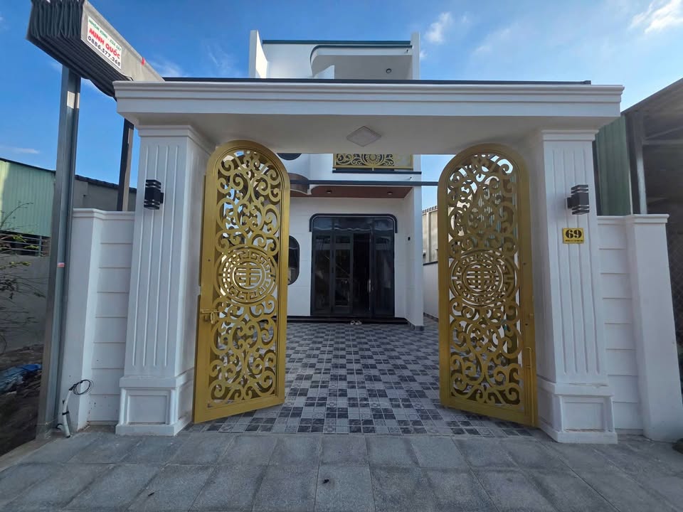 Nhà mặt tiền Trường Chinh, TP Tây Ninh 2.7 tỷ - Mặt tiền kinh doanh