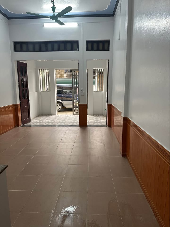 Nhà 3 tầng TP Yên Bái 100m² - Ô tô vào tận nhà, nở hậu đẹp!