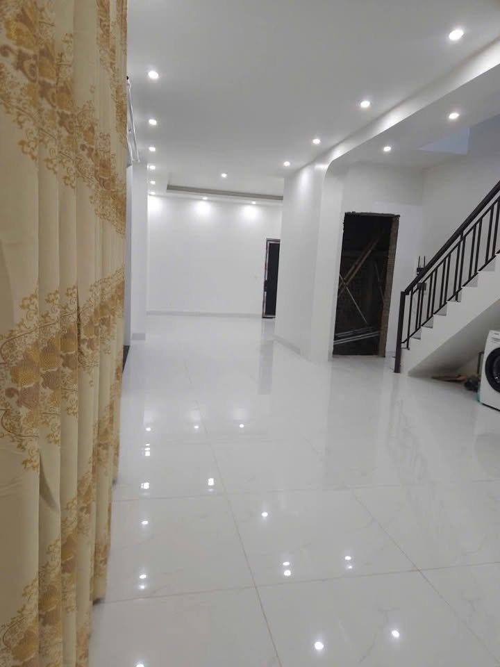 Nhà phố Phố Lý Sơn, Việt Hưng 75m² 11.9 tỷ - Vị trí đắc địa!