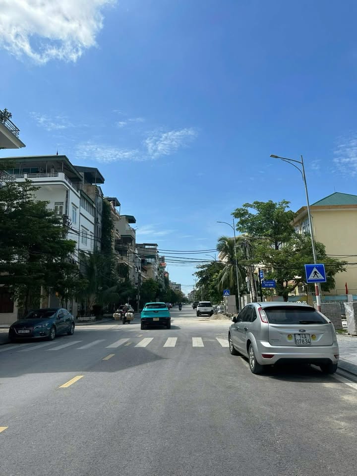 Nhà riêng Khu Cột 3 Hạ Long 67.5m² - Ô tô vào tận nhà!