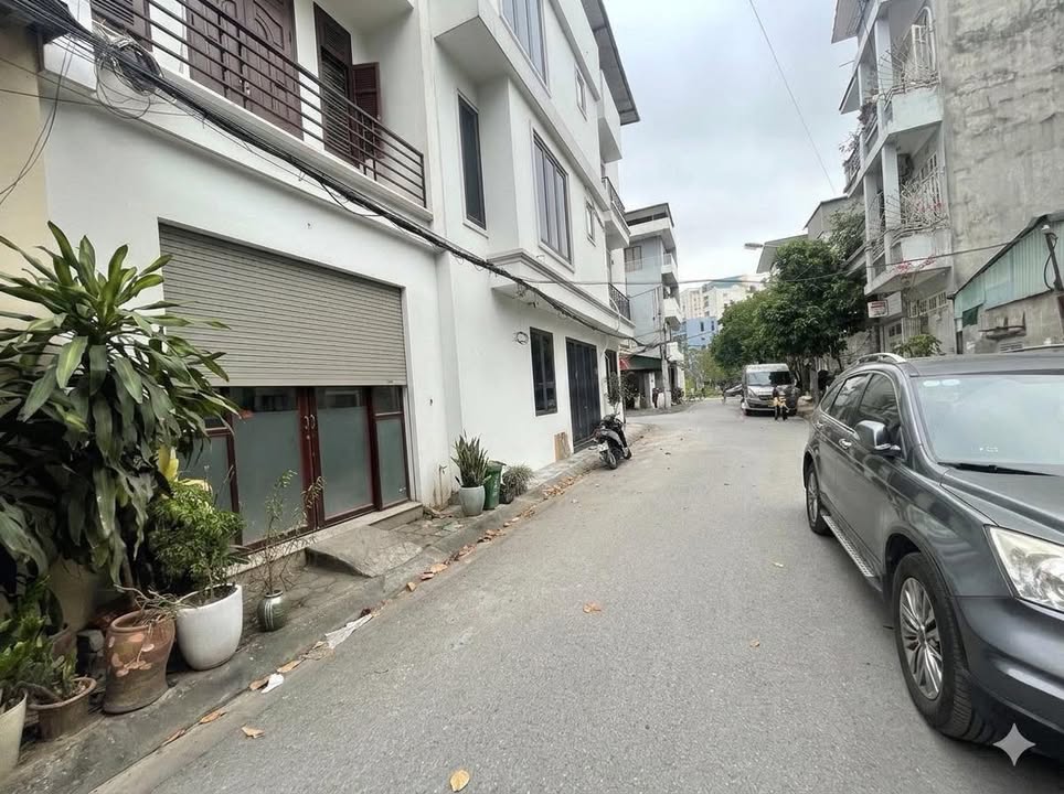 Nhà Phân Lô Giáo Viên Ngọc Thụy 55m² - 4 Tầng - Giá 1x Tỷ