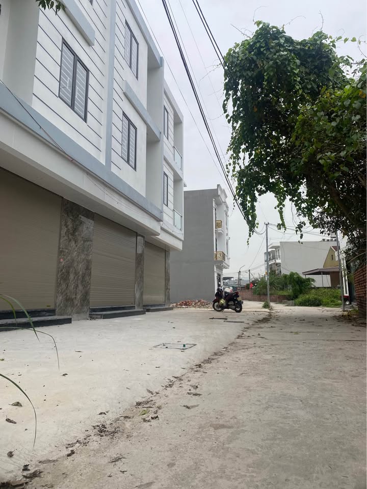 Bán nhà 3 tầng Hà Khẩu, Hạ Long - 52m² - Ô tô tận đất, giá 2 tỷ xxx