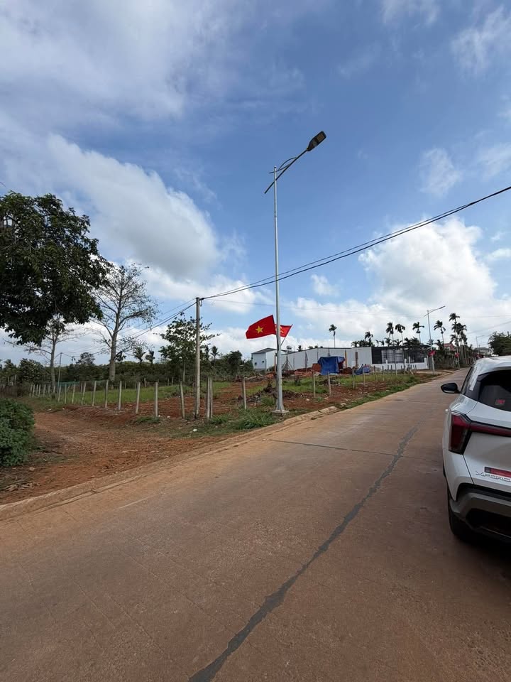 Đất Nền Trung Tâm Buôn Hồ - Sổ Hồng Sẵn 7.5x35m - Giá 1.5 Tỷ