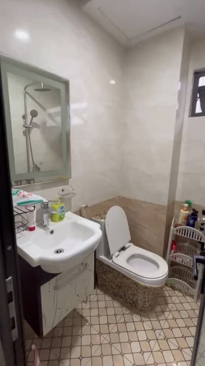 Cho thuê căn hộ 2PN 60m² 258 Tân Mai, Hoàng Mai - Đủ đồ, sẵn ở ngay!