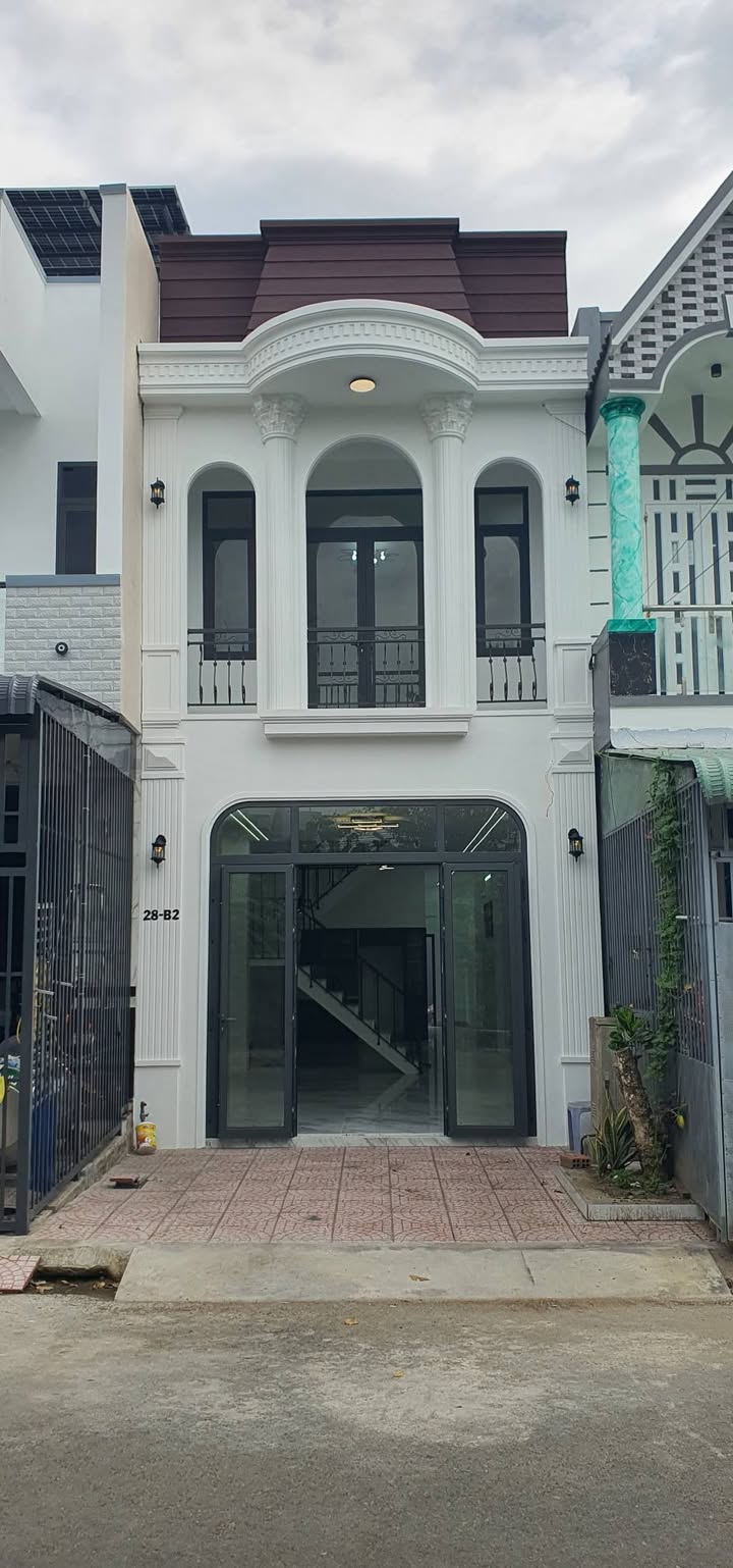 Nhà 2 Tầng 162m² Hưng Phú, Cần Thơ - Sổ Hồng Hoàn Công, Giá 3.93 Tỷ