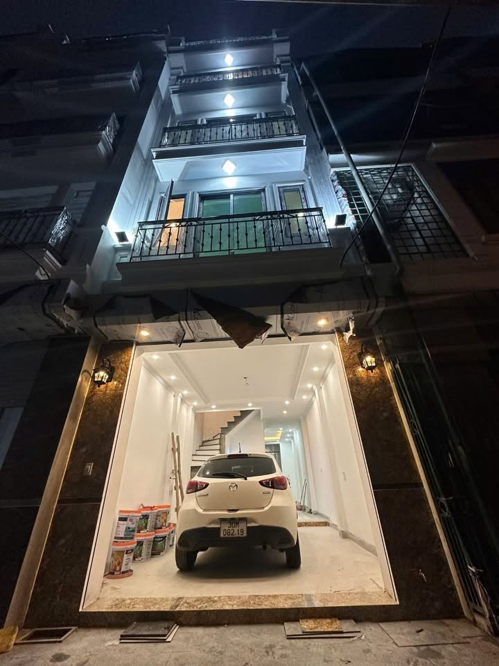 Nhà Riêng Hoàng Mai 43m² - Chính chủ bán, thang máy hiện đại!