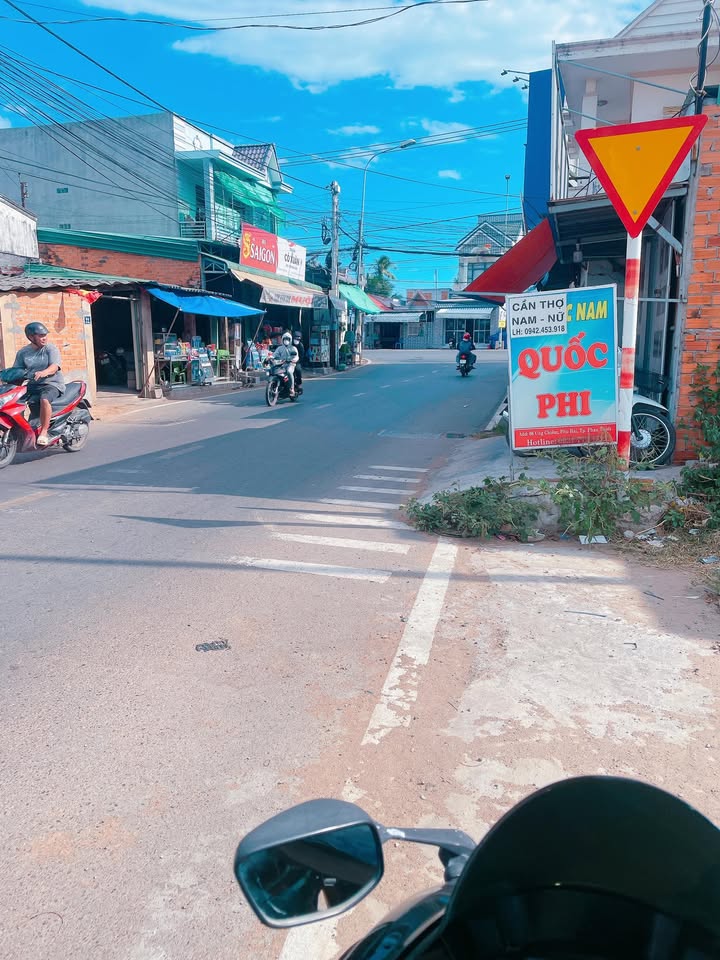 Đất nền Phan Thiết 93.5m² giá 2.4 tỷ - Sổ đỏ chính chủ!