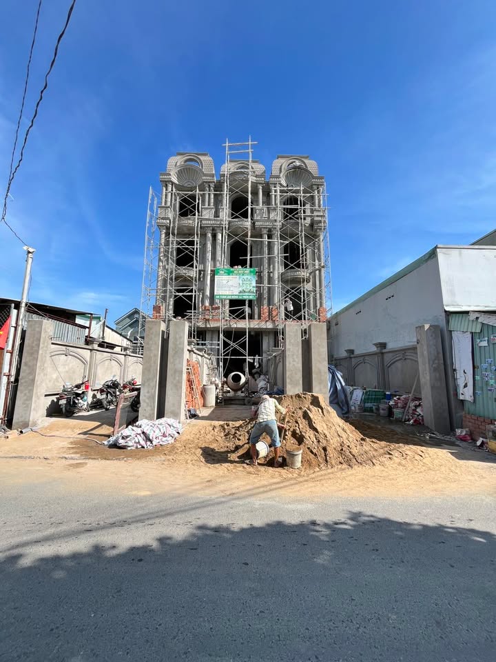 Nhà Phố Dĩ An 116m² giá 7.6 tỷ - Mặt tiền kinh doanh đắc địa!