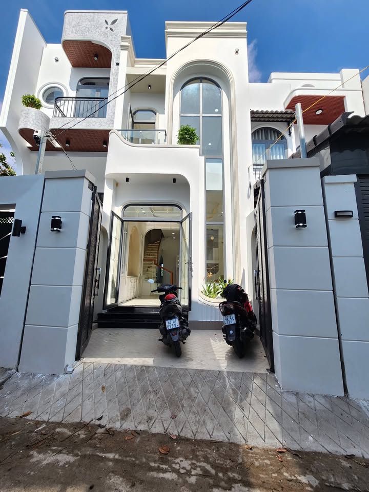 Nhà Tân Cổ Điển 2 Tầng Mỹ Phong, Mỹ Tho – 63m², 3PN, Giá 2.28 Tỷ