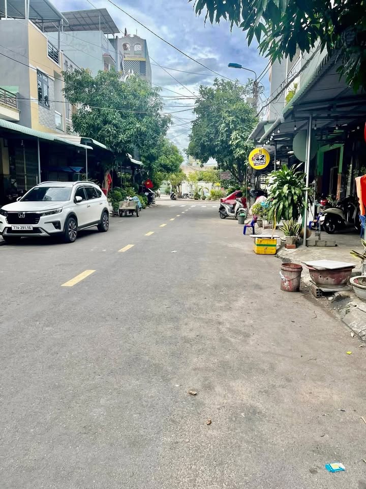 Nhà Mặt tiền Phạm Huy Thông Quy Nhơn 81m² - Vị trí đắc địa, kinh doanh tốt!