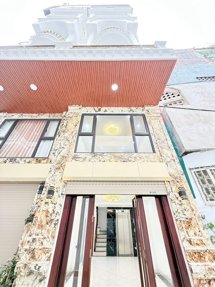 Nhà 6 Tầng Thang Máy Văn Chương, Đống Đa - 35m² Sổ Hồng, Ô Tô Đỗ Cửa