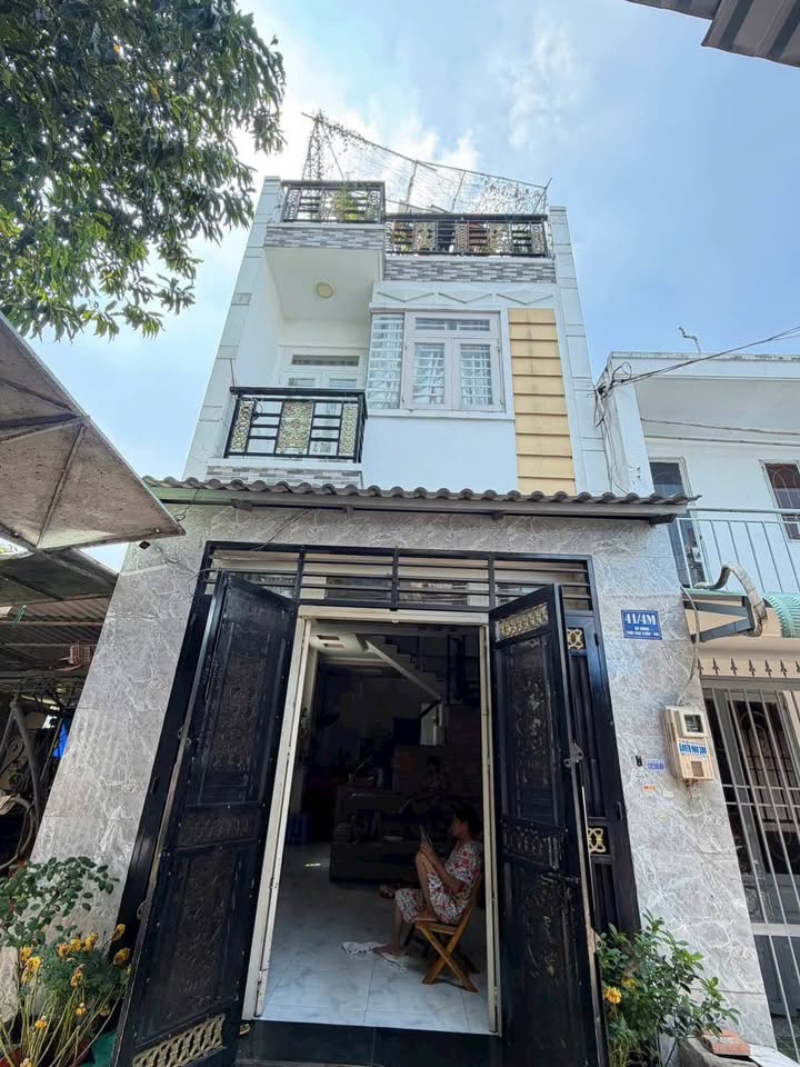 Nhà riêng Hóc Môn 38m² - Hẻm 6m, sổ hồng sẵn, giá 3.95 tỷ!