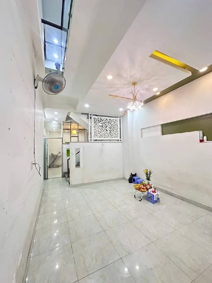 Nhà 4 Tầng Hẻm Hoàng Sa Q3 - Ngang 4.2m Nở Hậu - Giá 11.88 Tỷ