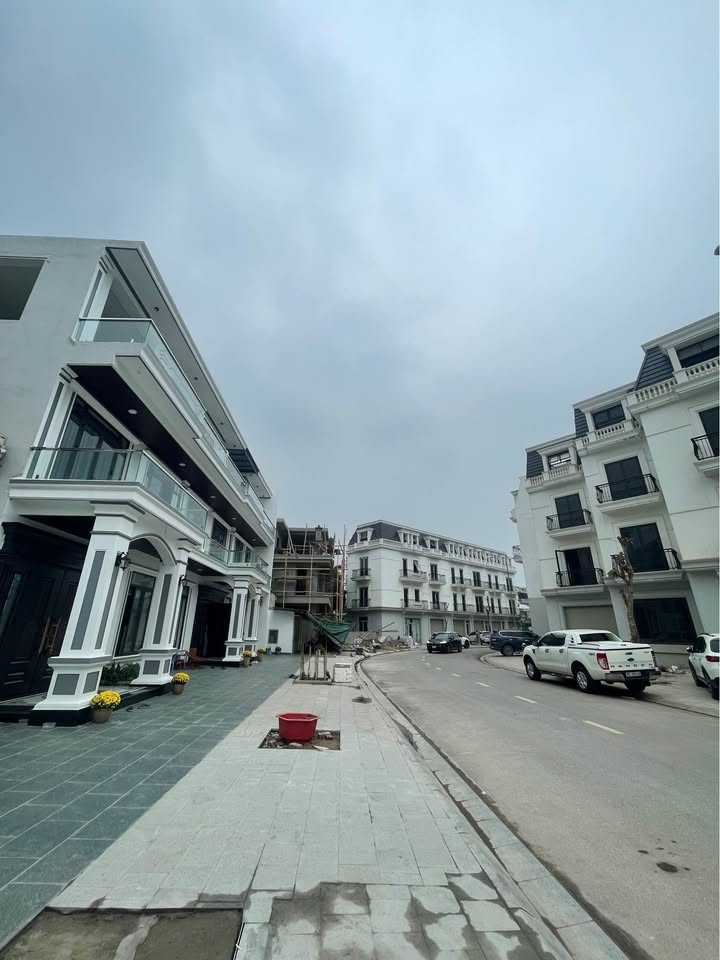 Nhà Phố Căn Góc Hồ Sen, Thanh Hóa 183m² - Mặt tiền kinh doanh đắc địa!