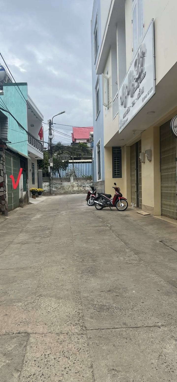 Bán Đất Hẻm Nguyễn Trung Trực, BMT - 300m² Thổ Cư Full, Giá 6.2 Tỷ