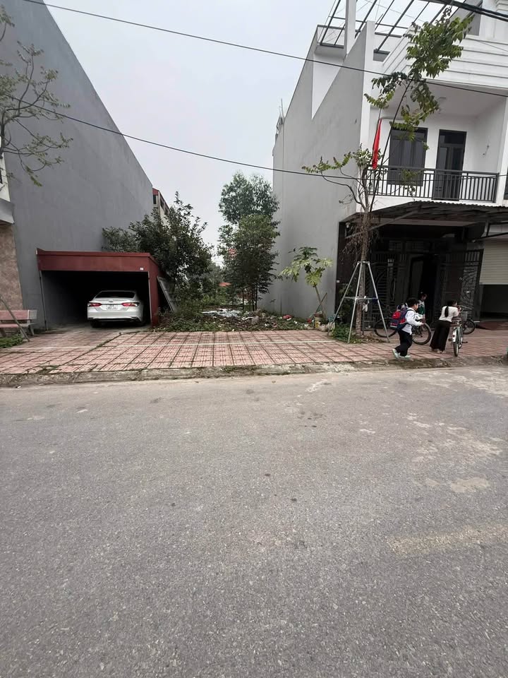 Nhà Mặt Tiền Hàng Hoa Hậu, Bắc Giang - 98m² Giá Tốt